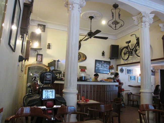 お洒落喫茶<br /><br />帰りにプリンを買って、ホテルで食べて<br />ハノイの旅、終了！