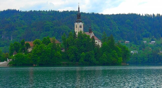 ブレッド湖のシンボルともいえる「聖マリア教会」