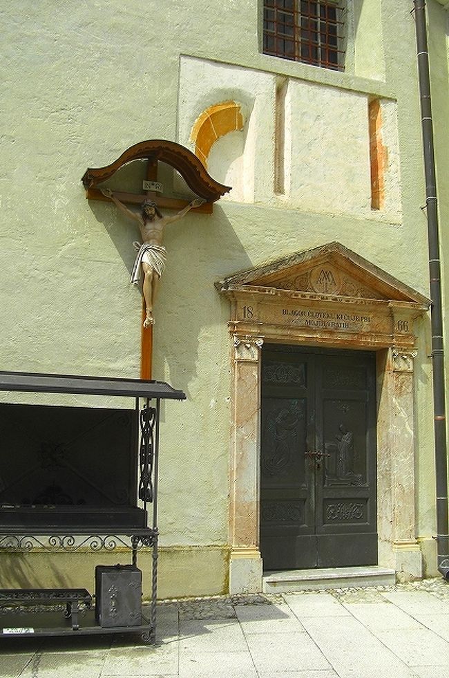 聖マリア教会の入り口　<br /><br /><br />鐘を鳴らすと願いが叶うと伝えられる<br /><br />鐘楼は1534年に建てられた <br /><br /><br />