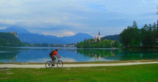 微笑ましい夫婦の愛の鐘 <br /><br />伝説となって聖マリア教会に蘇る