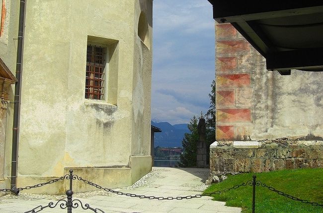 願いの鐘を「がら〜ん　がら〜ん」と鳴らし <br />