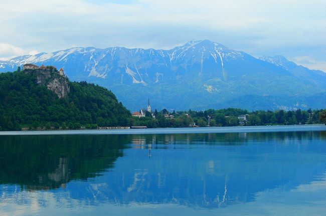 いつまでも見ていたい　ブレッド湖です<br /><br />ブレッド湖水面にユリアン・アルプスが映り　綺麗です <br />