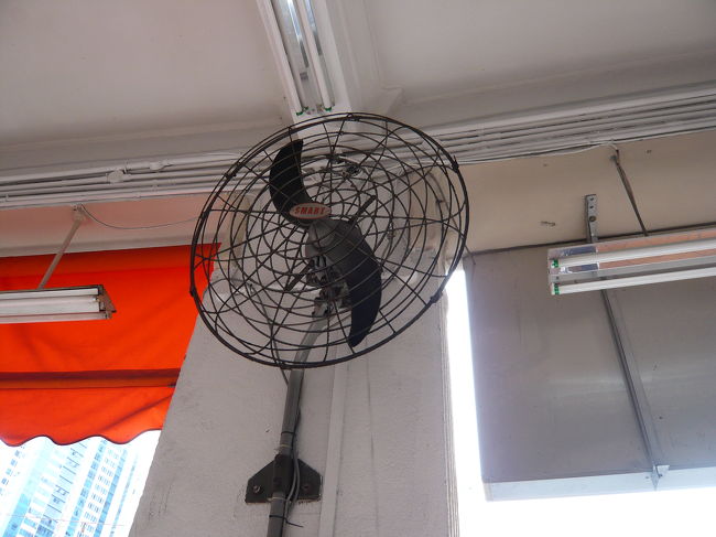 扇風機の羽は2枚なんですねっ