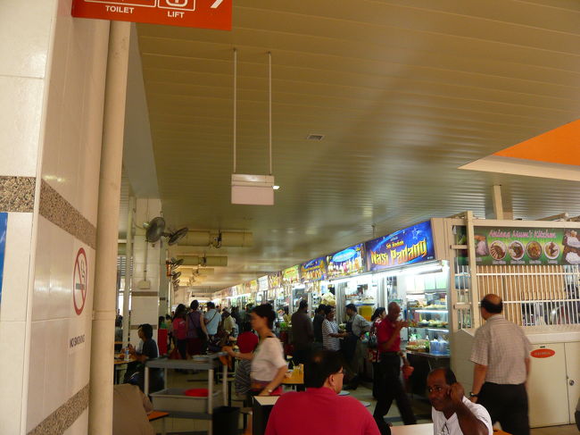 迷いに迷ってテッカセンターに何とか到着！<br />ご飯はここで決まり〜！<br />何にしようかな〜と迷ってると<br />おじさんが<br /><br />「アイスティー!アイスティー!ベリーナイス！！」<br /><br />う〜んじゃあ1つ下さいな。<br />1.20ドル(80円)なり〜