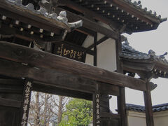 弘福寺

お隣の弘福寺は立派な山門と本堂でした。