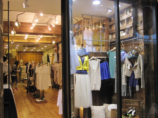 明洞「PYLONES」の隣のショップ