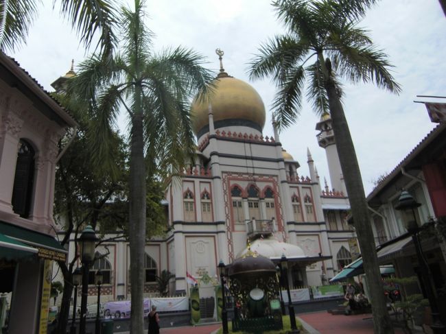 ここら辺一帯がイスラム街になっていますが、今日はラマダン明けで商店はほとんど閉まっています。