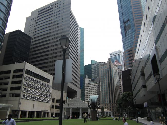 シンガポールの金融街。日曜なんで閑散としてます。