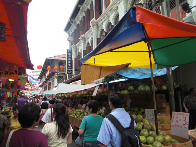 欧米人も結構歩いています。