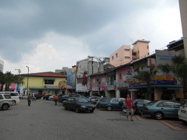 家々がとってもカラフルです。