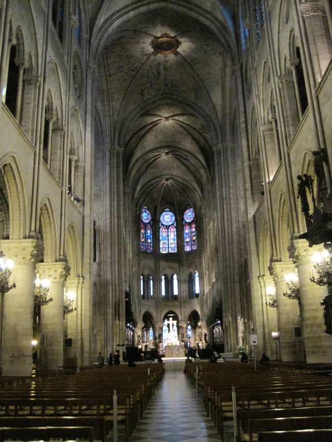 大聖堂のなか。<br />なんだか神聖な空気を感じます。