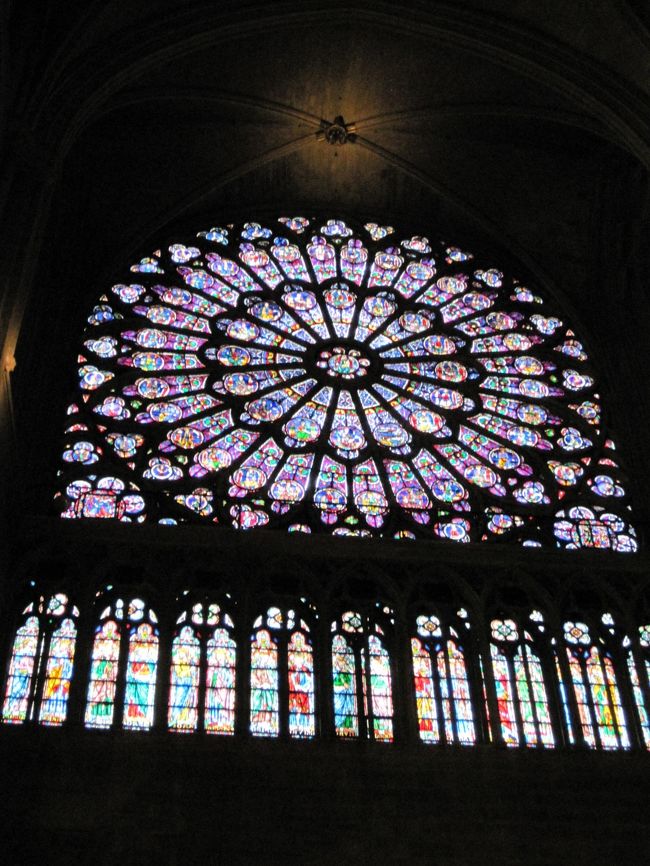 ステンドグラス綺麗〜！！<br />