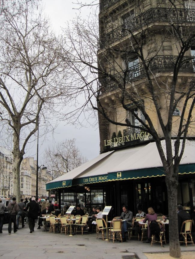 このカフェは老舗の有名なカフェらしい☆<br /><br />入ってないけど記念に。