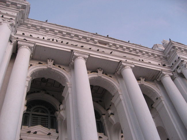 でも、真ん中にどどんと西洋風の建物が建ってました。<br /><br />西洋の真似をしたらしいです。