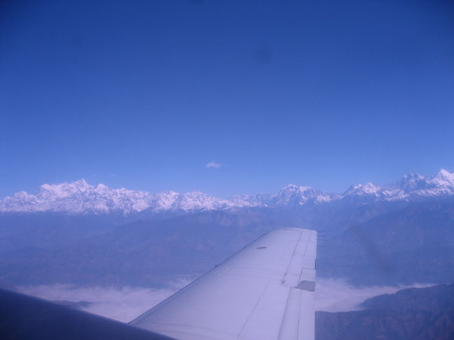 ポカラへ行くときは、右側に座ると山が見えます。<br />ん〜きれい！