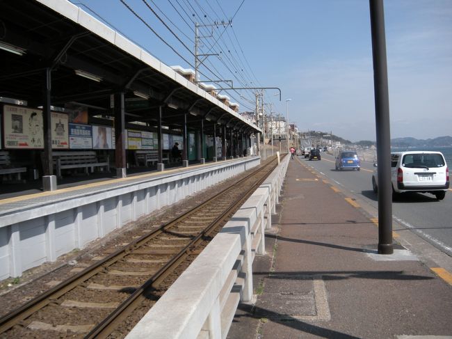 鎌倉高校駅。<br /><br />江ノ島駅〜腰越駅間は<br />江ノ電が路面を走ります。