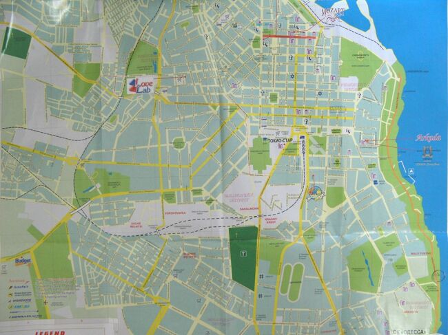 オデッサの地図<br /><br />中心地右上から、黒海沿いに（右下）にARKADIYA?MALIY FONTAN辺りは（○印）、ヌーディストビーチだかヌーディストだかがたくさんいるとか言ってた。<br />でも夕方からゲイビーチに変わるから気をつけろって（笑）<br />タクシー運転手のアドバイス