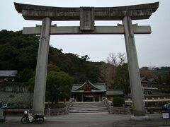 和霊神社 大鳥居。




石造りでは日本一の大きさなのだとか。
