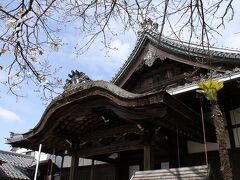 『村雲御所　瑞龍寺』

八幡城本丸跡の寺院です。

昭和37年に京都の村雲より移築されたそうです。
