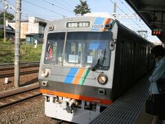 食事を終えて、静岡鉄道（静鉄）で移動です。この電車によく乗ったものでした。静岡と新清水の間を40分位で走っている私鉄の鉄道です。