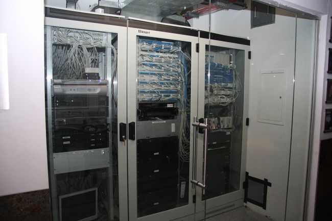 下の階にはサーバが置いてあります。<br />