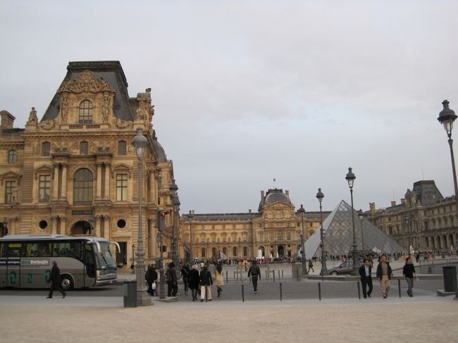 夕暮れ時のルーヴル