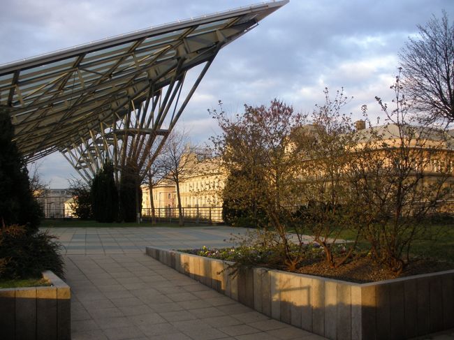 レストランの外はルーフテラスになっています。