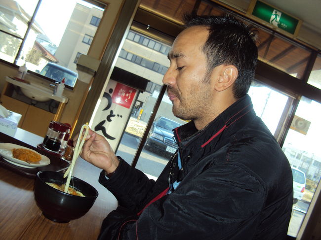 ハイ、カミシメテオリマス。<br />タシカニ、シアワセデゴンス。<br />・・・・・・・・・と言っている。