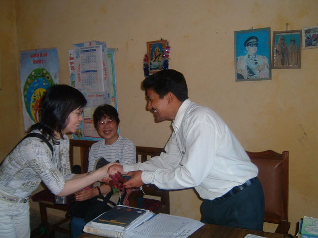 パパの学校を訪問したら、同級生が校長先生になっていたよー。