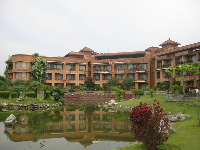 今夜のお宿に移動。フルバリリゾート。<br />フルバリは、花畑の意味。<br />すうてきい〜なホテルなのよ。ほんとに。はたらかせて！