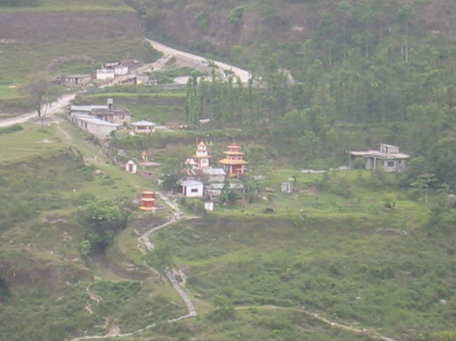 でもね、こんな断崖絶壁を見下ろして食べるなんてこと、できねえから・・・・・許して！<br />