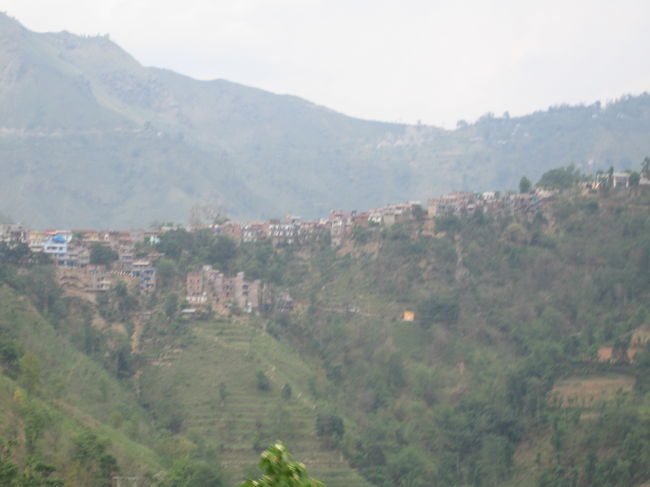 見えますか？天空の町。<br />いましがた通り過ぎてきた町が、<br />あんな高いところだったなんて・・・。