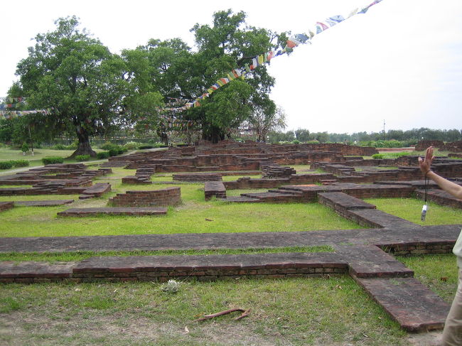朝8時までに見学して来るべし、とホテルの人に言われ、聖園の見学。これは7時ころか。