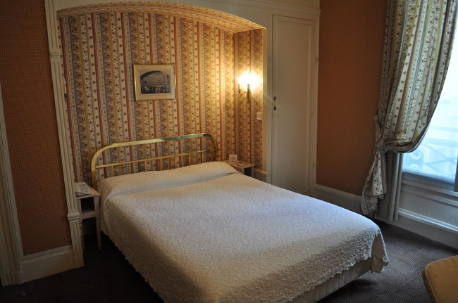 帰ってきたホテル　モリエール。<br />モリエール（パリ）→La tour rose（リヨン）→モリエール（パリ）の順でローテーションすることで、リヨンにはスーツケースを持たずにいくことができたので大成功だった。