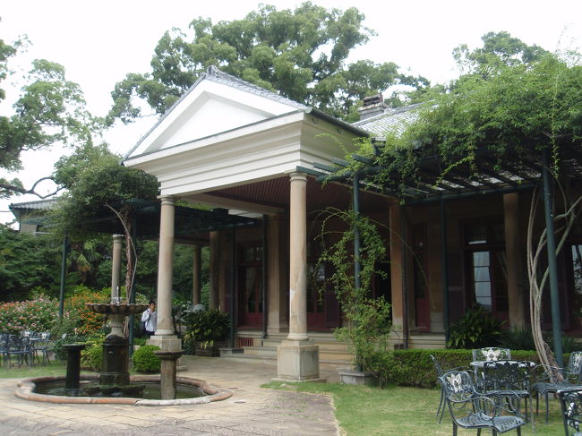 グラバー邸かな。<br /><br />トトロのメイの家のモデルになったとか。