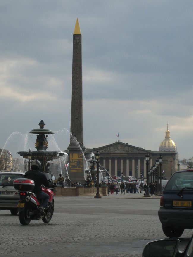 モノプリ等に寄り道しつつ、<br />歩いてコンコルド広場まで来ました。<br /><br />一度ホテルに戻って休憩します。