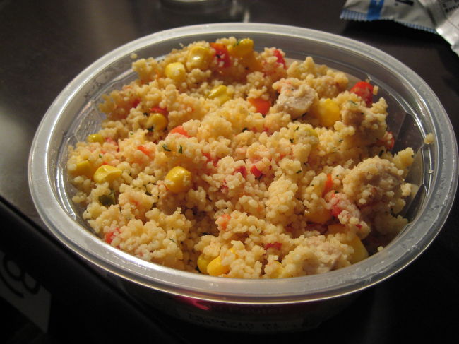 クスクスのサラダ☆<br />なかなか美味しいです♪<br /><br />また明日も早いので、<br />早めにお休みなさいzzz