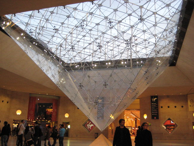 昨日今日でだいだい一回りしました。<br /><br />暗くなりつつあるので、夜景を見ながら<br />ホテルに帰ります。