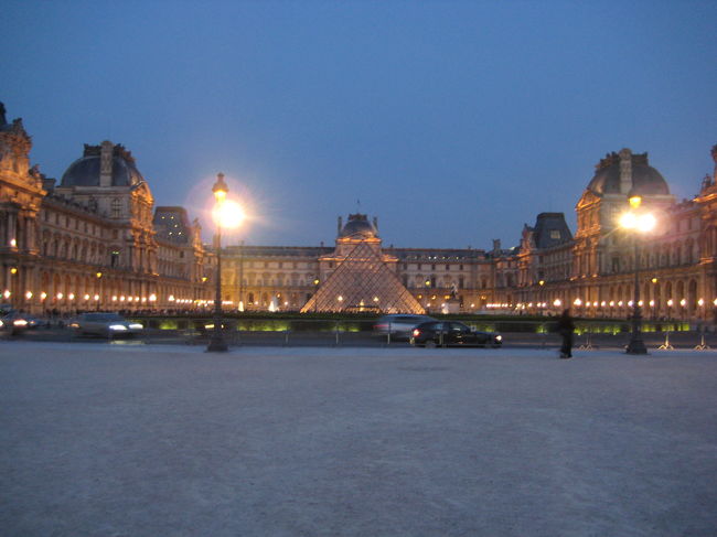 ルーブルのライトアップ☆