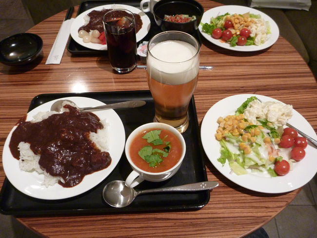 初のJALウェイズエグゼクティブクラスということで、出発前にさくらラウンジで夕食を。<br />カレーが凄く旨い。Soup stock Tokyoのミネストローネもなかなかです。<br />生ビールがいただける幸せ・・・。
