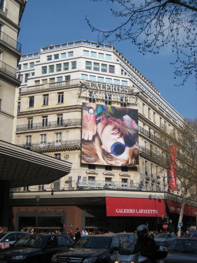 ここからは買い物タイム☆<br /><br />まずは三越を少し見てから、<br />ギャラリーラファイエットへ。