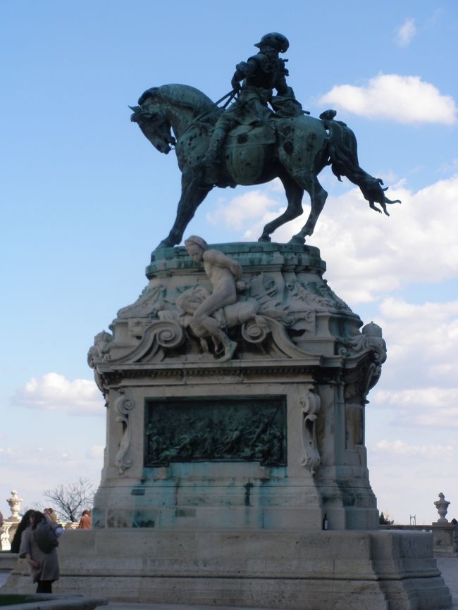 国立美術館前の像