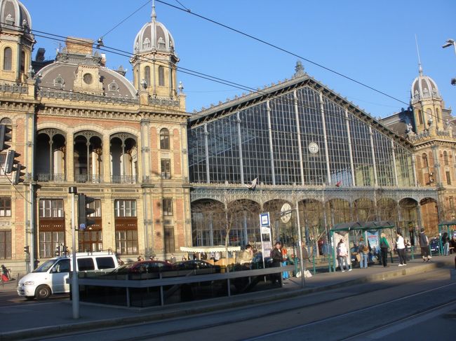 ホテルのある西駅へ戻ってきました。