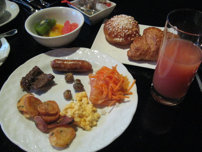 今日は６時に起床。<br /><br />７時半にホテルを出るので<br />ちゃちゃっと朝ご飯を済ませます。