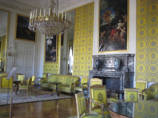 黄色でまとめられた部屋って珍しいですよね。