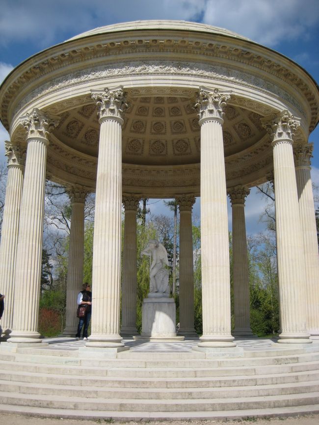 愛の神殿。<br /><br />ここでフェルゼンと密会したんでしょうか。