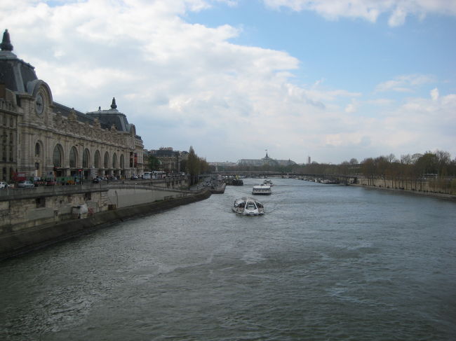 オルセーで降り、今度はロワイヤル橋を渡り、<br />３度目のルーヴル美術館へ。