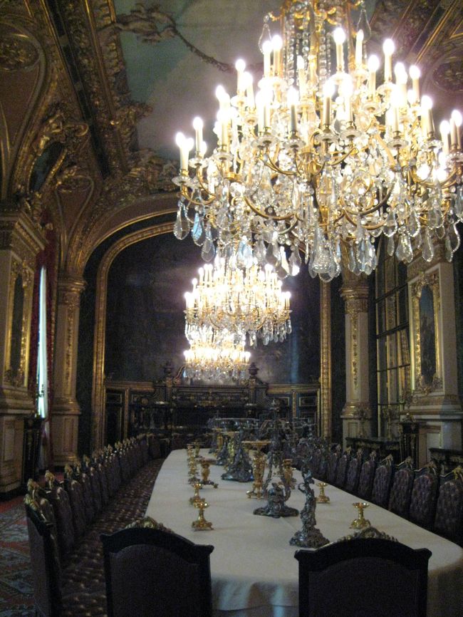 閉館１時間半前なので、並ばず入れました。<br /><br />前回人が多く断念した作品を見てまわります。<br /><br />まずはナポレオンの居室。