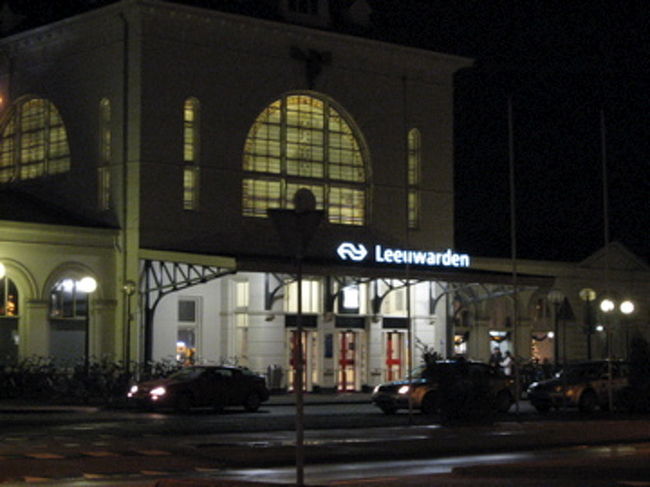 　お腹がすいたので、近場にあったマクドナルドに入ると、子供達が私を見てやたらと過剰反応する。アジア人が珍しいようだ。確かに、オランダ旅行する日本人は少なくないと思うが、特に観光地でもないここLeeuwardenに来る人は少ないだろう。