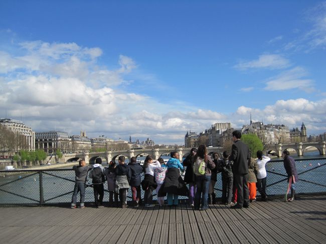 天気もすごくよくなって気分は最高♪♪<br /><br />遠足？みたいな子供たちの団体が何組もいました。<br />遠足でパリとかいいな。